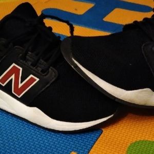 New balance kids sz2 EUC A little too snugged